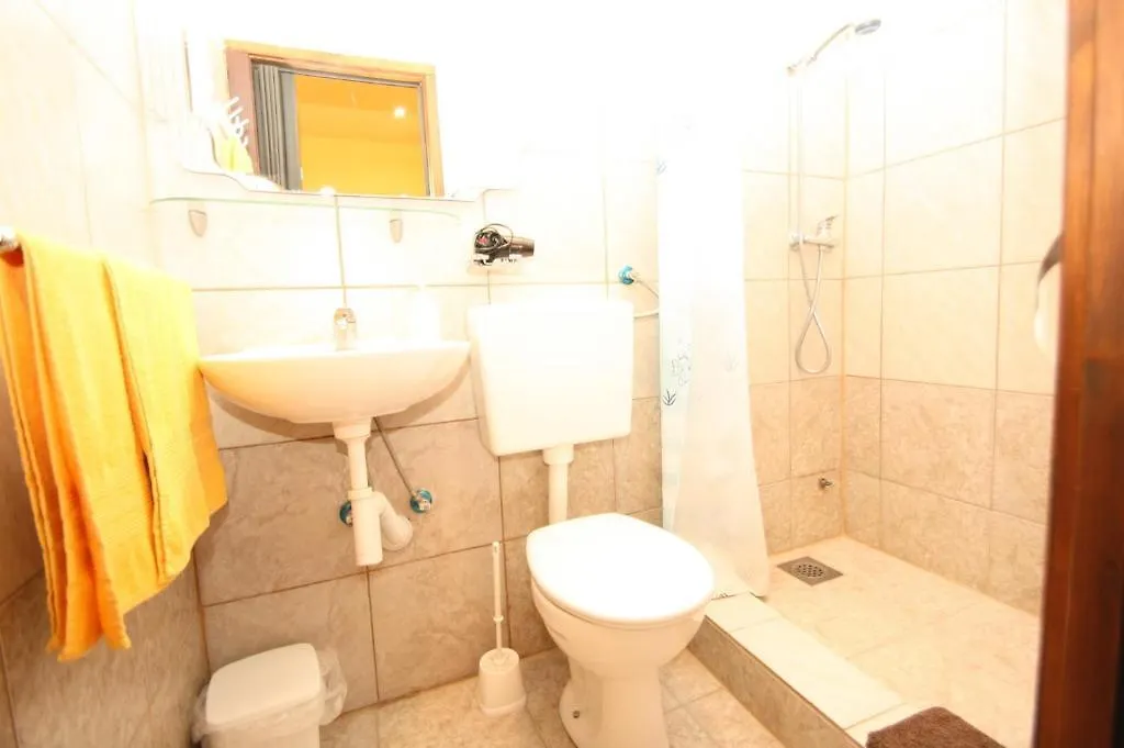 Guest House Zona Pula 0*,  Croatia